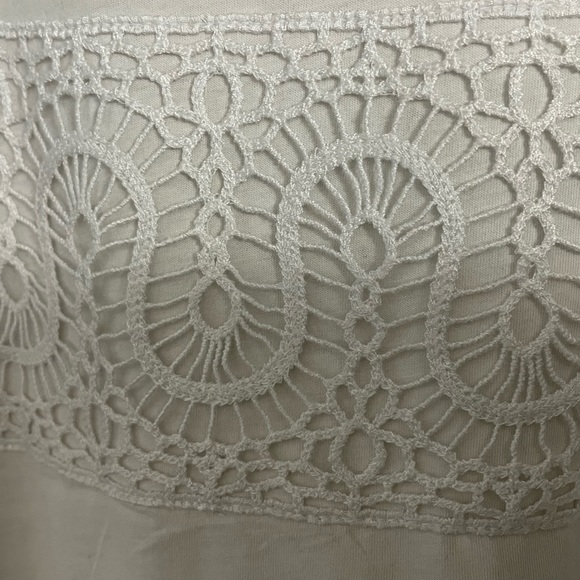 J Crew Sleeveless Blouse With Lace Detail - Picture 2 of 4